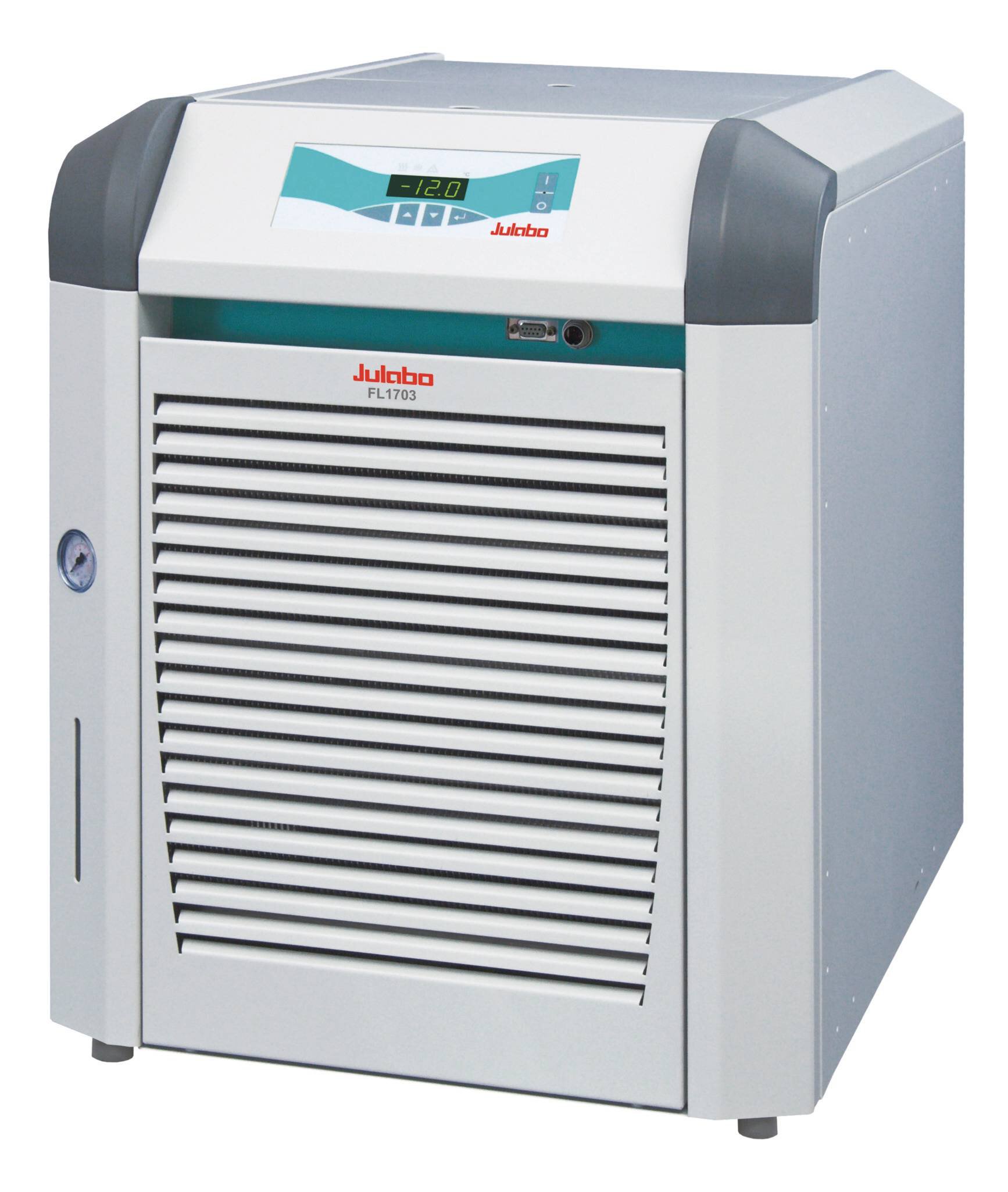 Recirculador de refrigeración con un diseño que permite guardarlo debajo de la mesa FL1703 de JULABO imágen 1