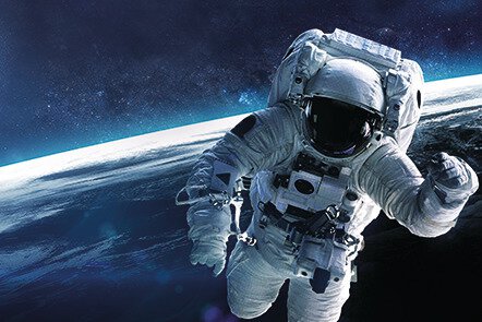 astronauta flotante en el espacio
