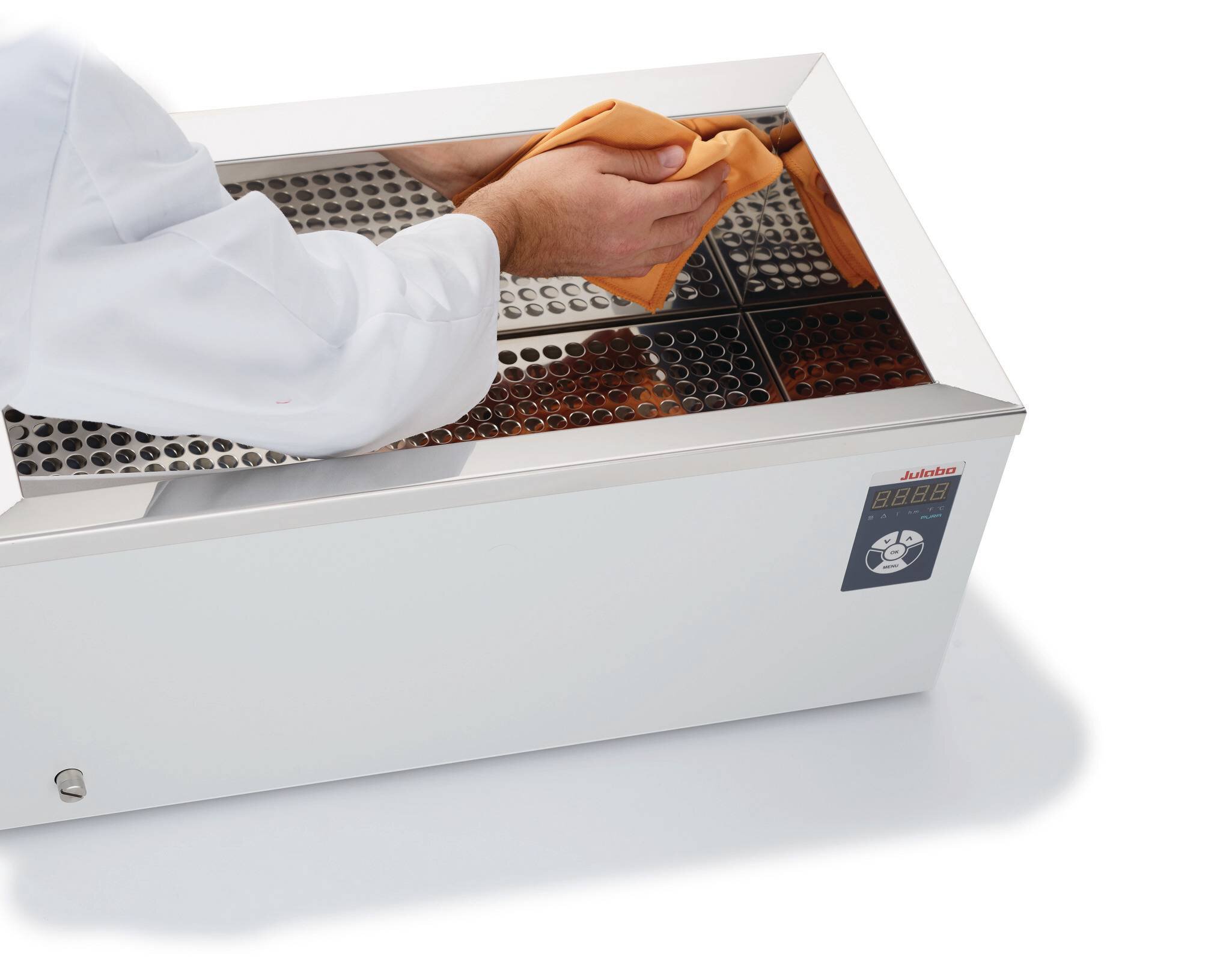 Water bath for the laboratory from JULABO is simple to clean